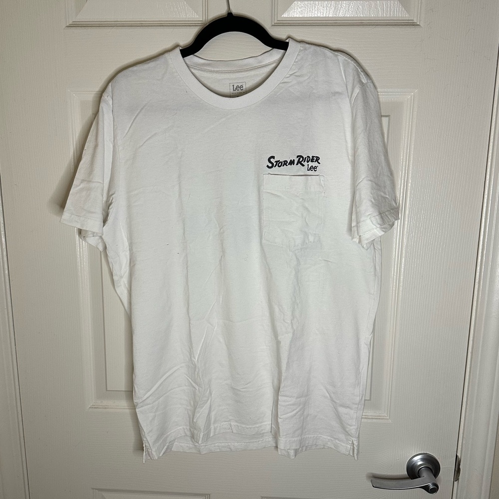 storm rider by lee pocket t shirt - men’s size L